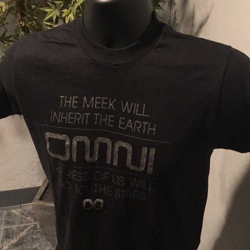 Black Graphic T-shirt. Short sleeve.